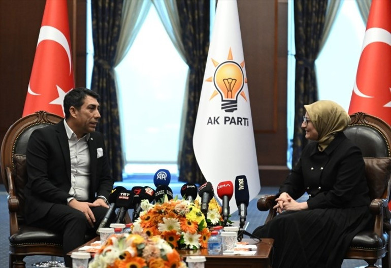 AK Parti Genel Merkezinde bayramlaşma