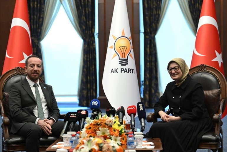 AK Parti Genel Merkezinde bayramlaşma