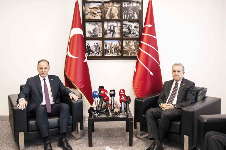 Siyaset bayramlaştı