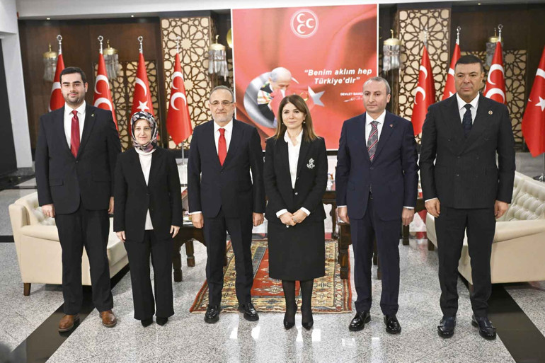 Siyaset bayramlaştı