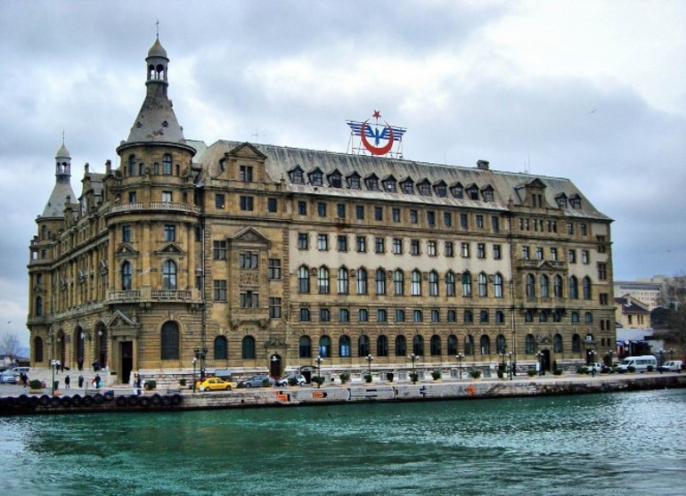 Haydarpaşa ve Sirkecide dünyaca ünlü küratör devrede