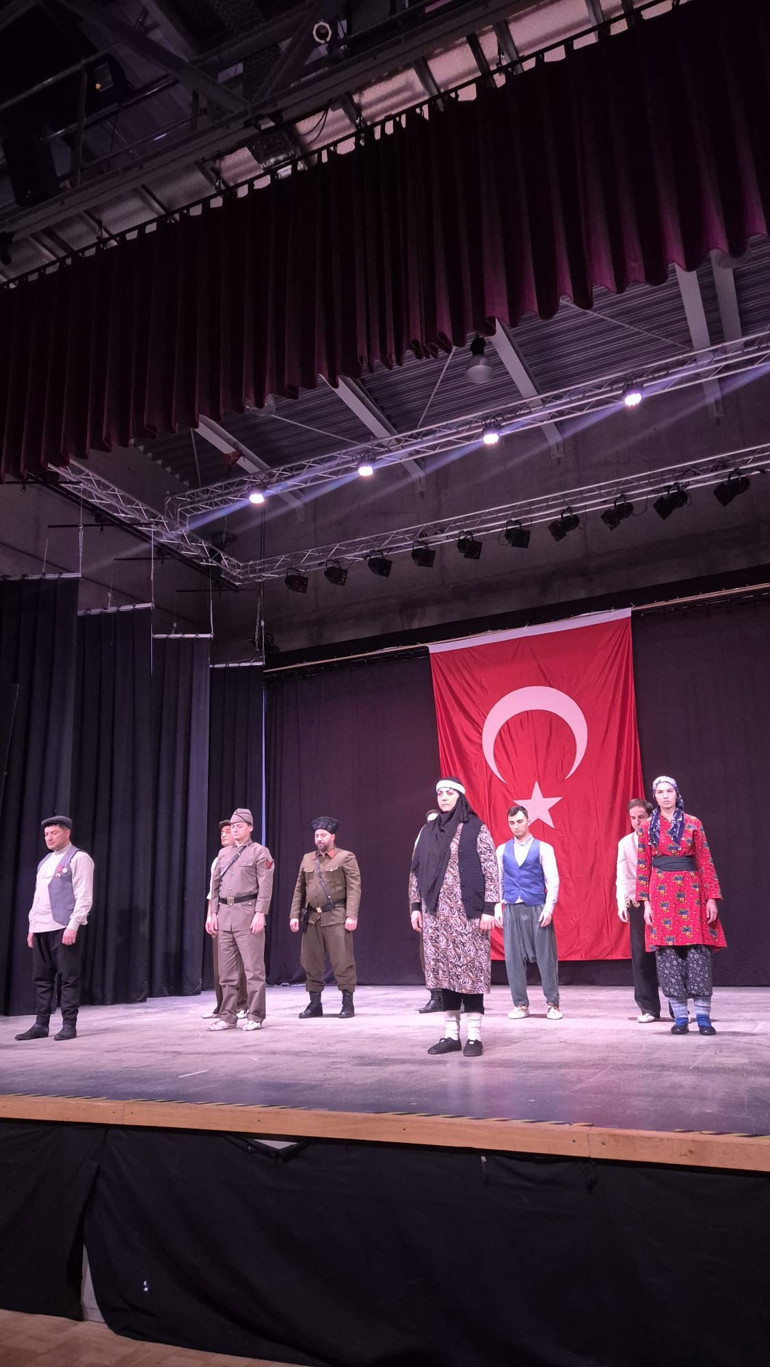 Pforzheim’da anlamlı tiyatro etkinliği: Çanakkale ruhu sahneye taşındı