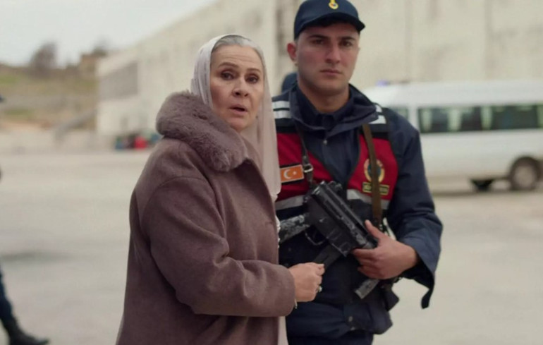 Uzak Şehirin 55. bölümünde neler oldu Alya yıkıldı... Meryem ile Cihan el ele