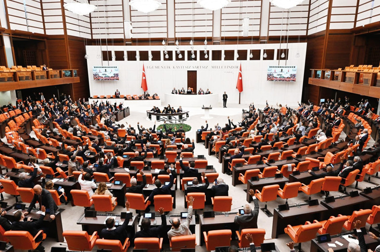 Her 3 kişiden biri siyaset yüzünden tartışma yaşıyor