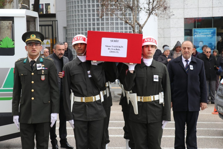 Katarda şehit olan binbaşı Taştekine acı veda