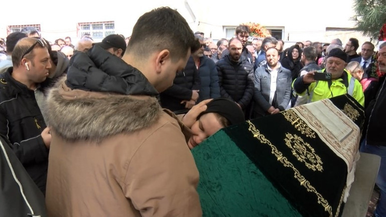 Kızım kapı dürbününden her şeyi gördü | İstanbulda oto galericinin öldürdüğü vatandaş son yolculuğuna uğurlandı