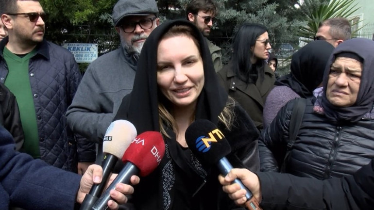 Kızım kapı dürbününden her şeyi gördü | İstanbulda oto galericinin öldürdüğü vatandaş son yolculuğuna uğurlandı