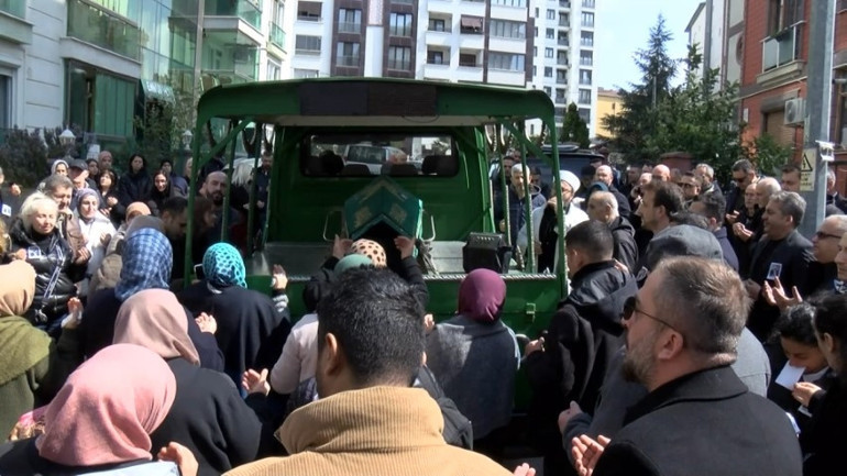 Kızım kapı dürbününden her şeyi gördü | İstanbulda oto galericinin öldürdüğü vatandaş son yolculuğuna uğurlandı