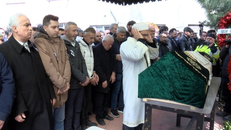 Kızım kapı dürbününden her şeyi gördü | İstanbulda oto galericinin öldürdüğü vatandaş son yolculuğuna uğurlandı