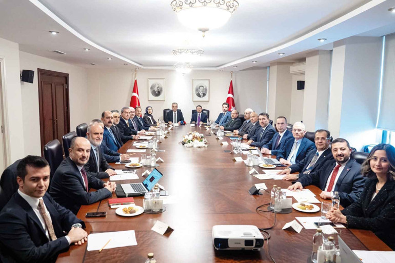  Adeta suç çiftliklerinde yetişiyorlar