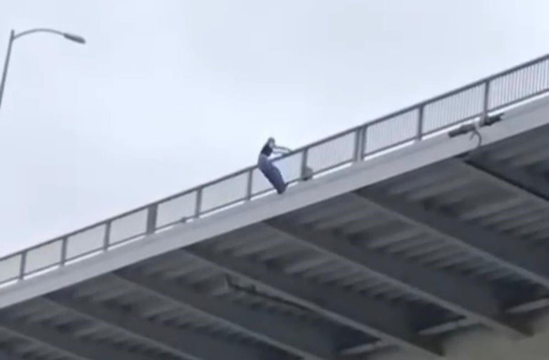 Osmangazi Köprüsü’nden atlayan kadının fenomen olduğu ortaya çıktı