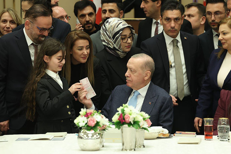  Cumhurbaşkanı Erdoğana sorduğu soru herkesi gülümsetti