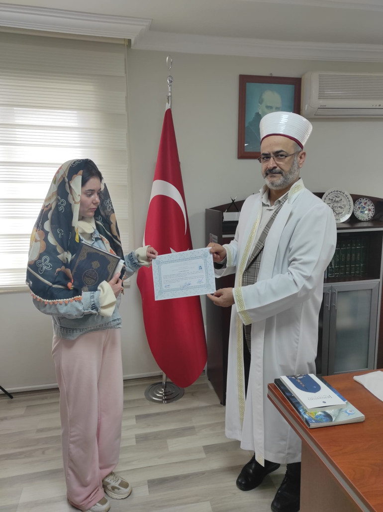 Rus genç kadın Müslüman oldu, ismini değiştirdi