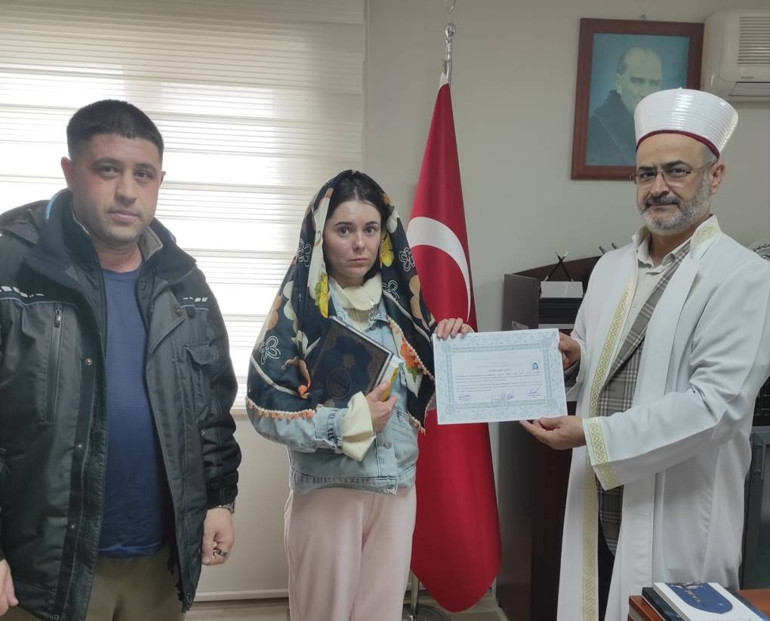 Rus genç kadın Müslüman oldu, ismini değiştirdi