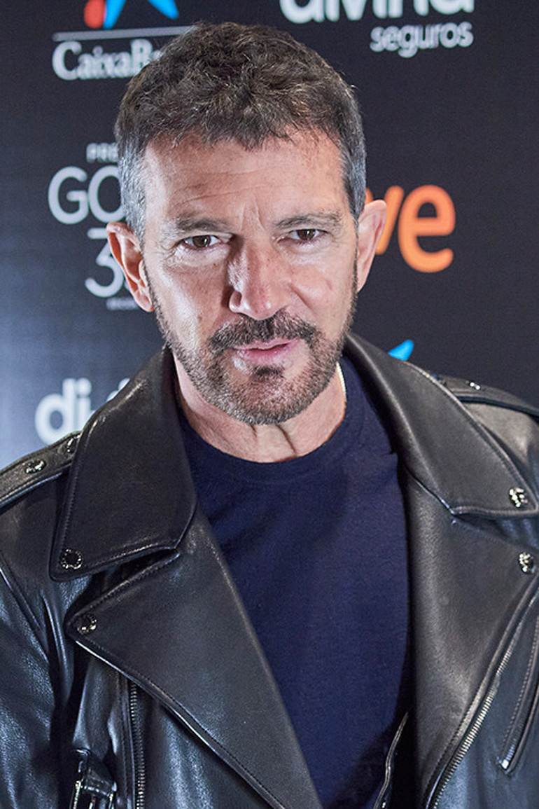 Lüks malikanesi, gösterişli bir kır evi, özel jeti vardı... Kalp krizi ünlü oyuncunun hayatını değiştirdi... Hepsini satıp küçük bir apartman dairesinde gerçek mutluluğu buldu