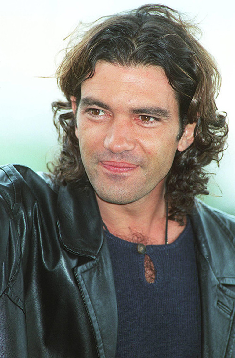 Lüks malikanesi, gösterişli bir kır evi, özel jeti vardı... Kalp krizi ünlü oyuncunun hayatını değiştirdi... Hepsini satıp küçük bir apartman dairesinde gerçek mutluluğu buldu