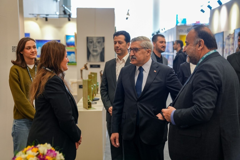 AK Partili Yaymandan ArtAnkara 12nci Uluslararası Çağdaş Sanat Fuarına ziyaret