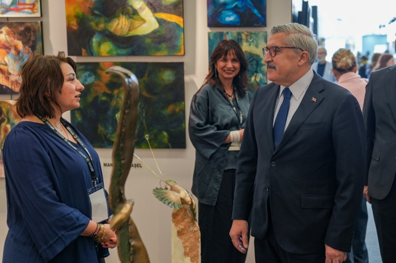 AK Partili Yaymandan ArtAnkara 12nci Uluslararası Çağdaş Sanat Fuarına ziyaret