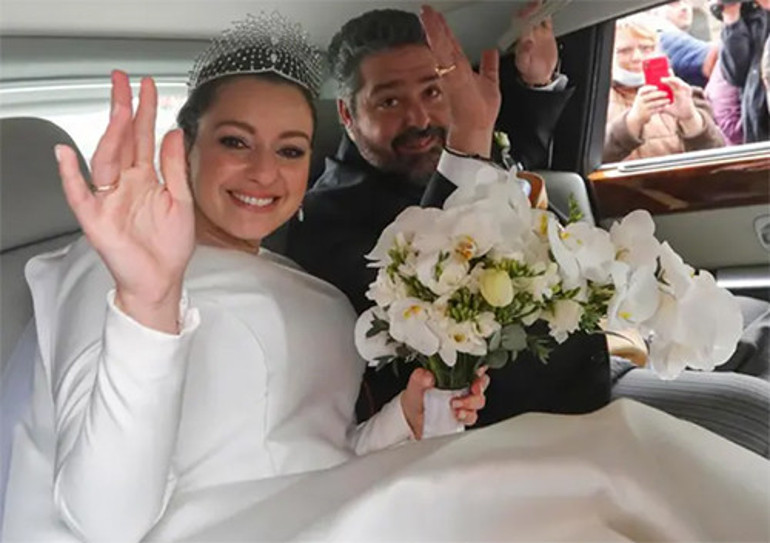 Görkemli düğününde bile ucuz bir gelinlik giymişti... Sosyete gecesinde kimseden geri kalmamak için hiçbir masraftan kaçınmadı