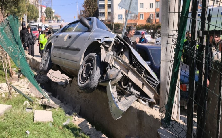 El freni çekilmeyen otomobilin çarptığı Öykü’nün ardından dedesi de kurtarılamadı
