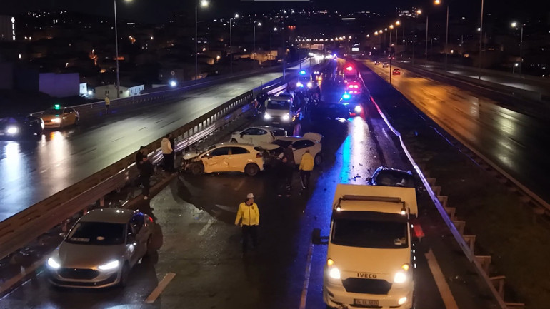 Ataşehirde zincirleme kaza