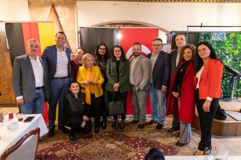 Baden-Württemberg’de Çifte Bayram Coşkusu: Ramazan ve Nevruz Aynı Çatı Altında Kutlandı