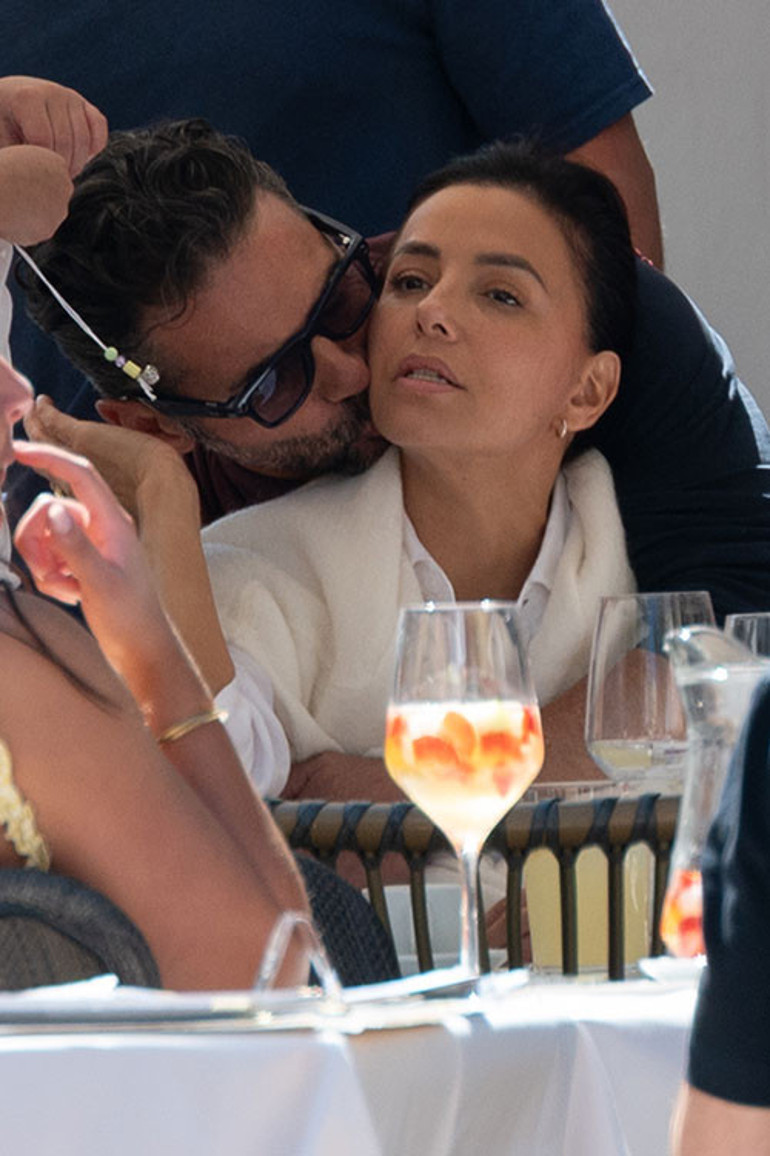 Yeni bir yere taşınmak duygularını da coşturdu... Sanki 13 yıl değil 13 dakika önce aşık olmuşlar gibi