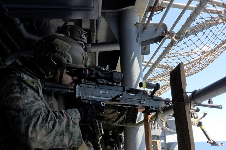 3 bin 500 personel taşıyan amfibi hücum gemisi USS Tripoli Orta Doğuda