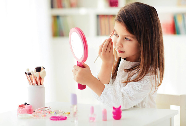 Çocukların ‘gözünü boyadılar’... İki kozmetik markasına soruşturma