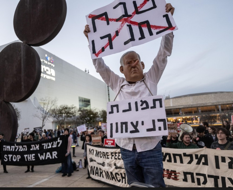  Savaş karşıtı halk Tel Avivde sokaklara çıktı