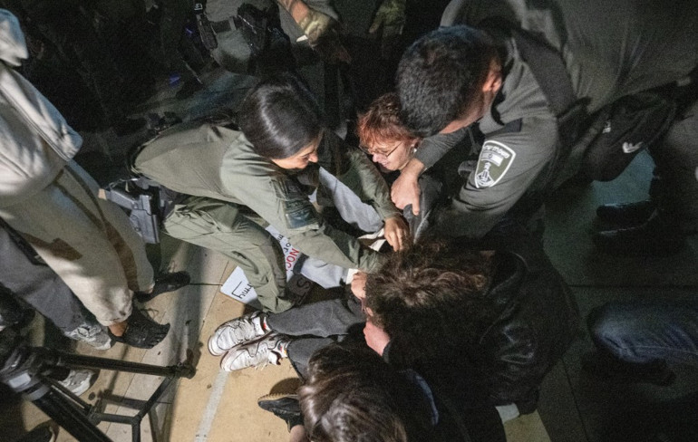  Savaş karşıtı halk Tel Avivde sokaklara çıktı