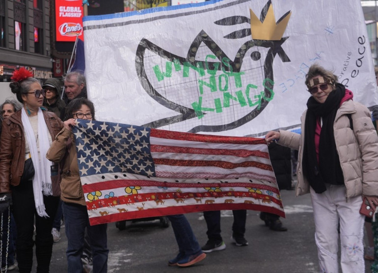 Trump’a protesto şoku: Krallara Hayır