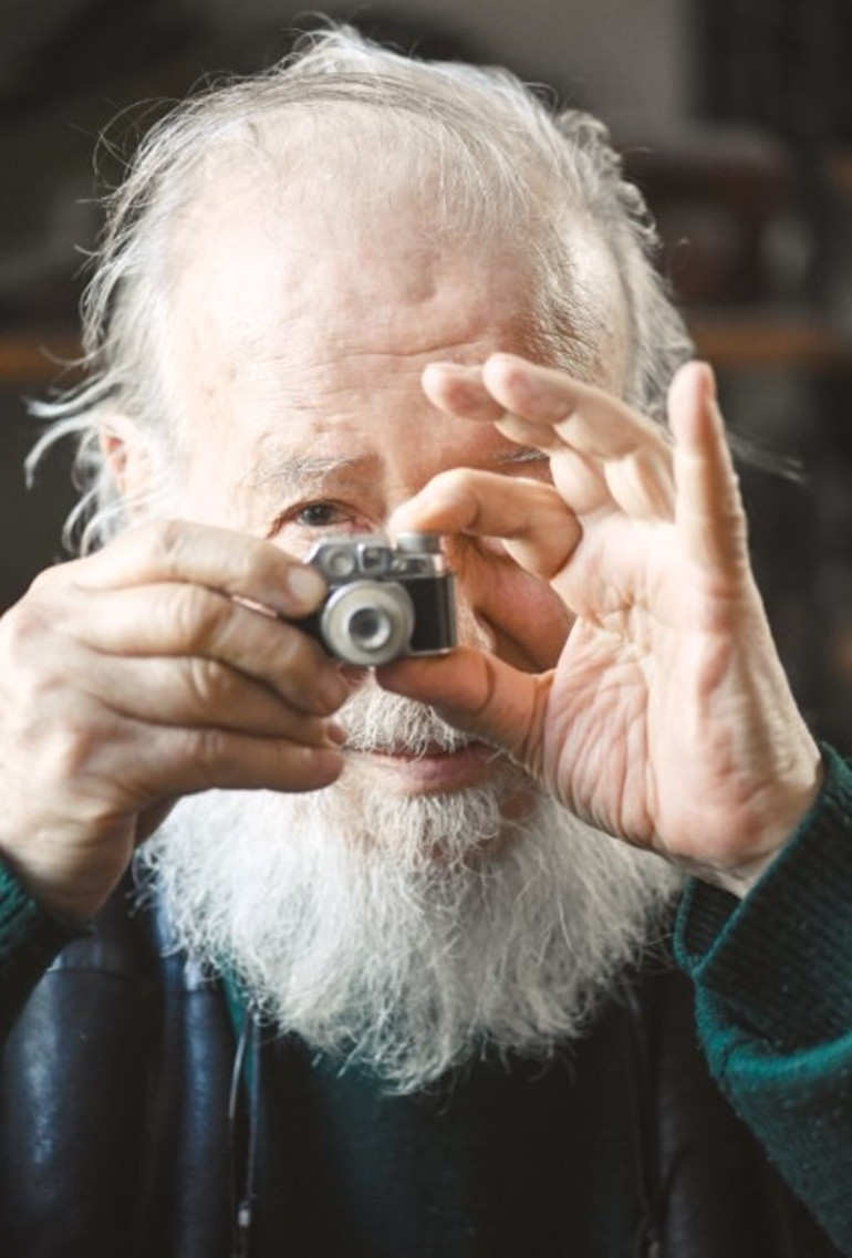 İsa Çelik o ünlü fotoğrafın hikâyesini anlattı… Âşık Veysel’i tek kare çektim çok sevildi