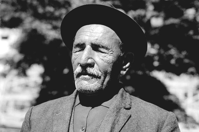 İsa Çelik o ünlü fotoğrafın hikâyesini anlattı… Âşık Veysel’i tek kare çektim çok sevildi