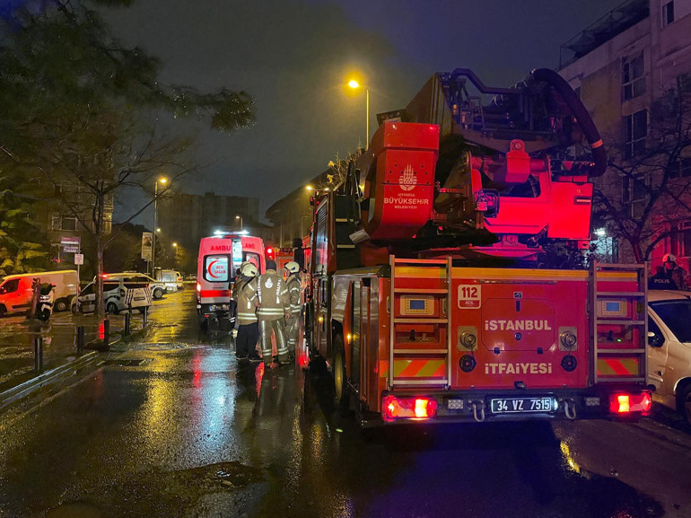 Beşiktaşta 4 katlı binada yangın