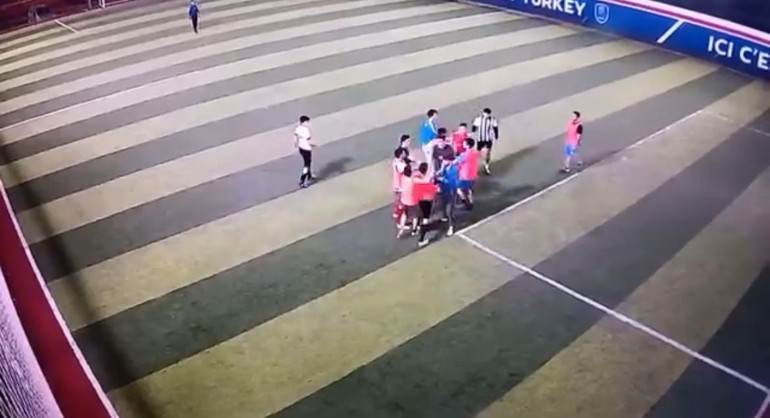  Maç sırasında çıkan kavga kamerada