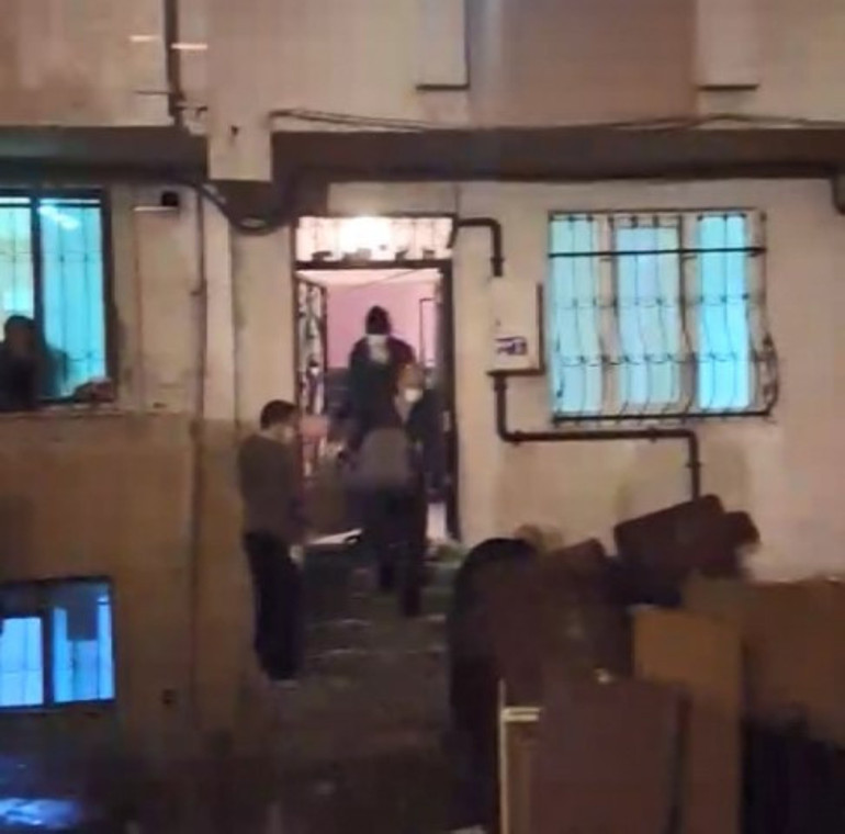  Ağzıyla itiraf etti Mahkemeyi kazanamayınca eşyalarını sokağa attı