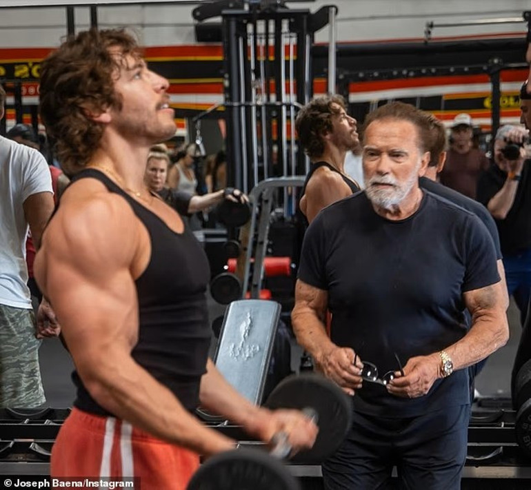 Hizmetçisinden doğan oğlu evliliğine mal olmuştu… Onu yıllar sonra bağrına bastı