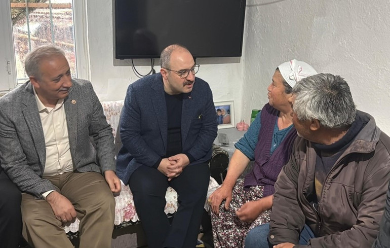 Mustafa Varank, Yeniköy termik santrali maden sahasındaki zeytin ağaçlarının taşınması sürecini yerinde inceledi