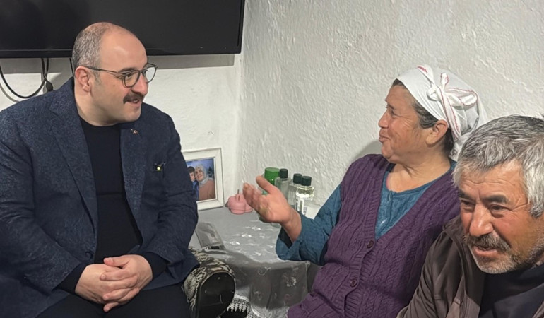 Mustafa Varank, Yeniköy termik santrali maden sahasındaki zeytin ağaçlarının taşınması sürecini yerinde inceledi