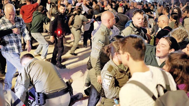 Milyonlar sokağa döküldü Meydanlarda ‘Savaş bitsin’ çığlığı