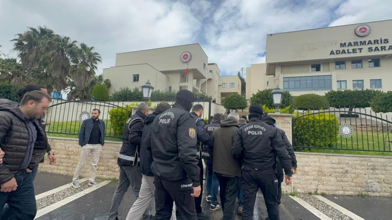 Marmaristeki rüşvet operasyonunun şüphelileri adliyeye sevk edildi