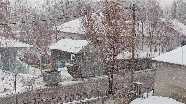 Her yer beyaza büründü 14 ilde kar yağışı ve sağanak uyarısı | Baharı beklerken kış geri geldi