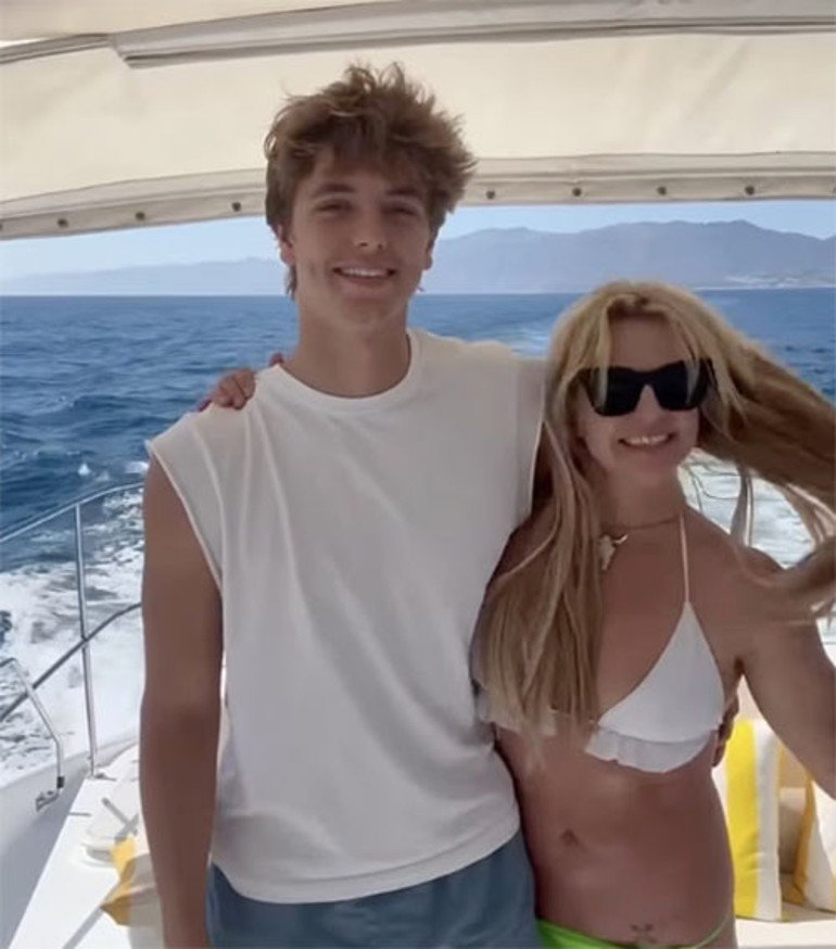  İkisi de boyunu geçmiş