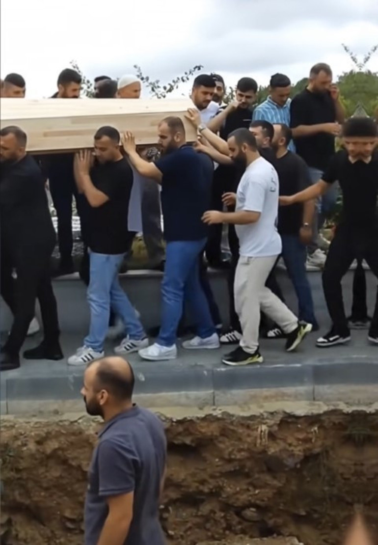 İstanbulda mezarlıkta silahlı çatışma: Ölü sayısı 2ye yükseldi
