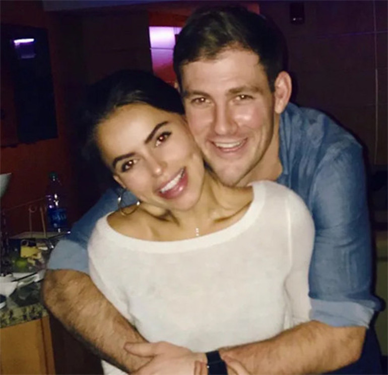  Yeni sevgilisiyle ortaya çıktı... Ama el ele tutuşmadı