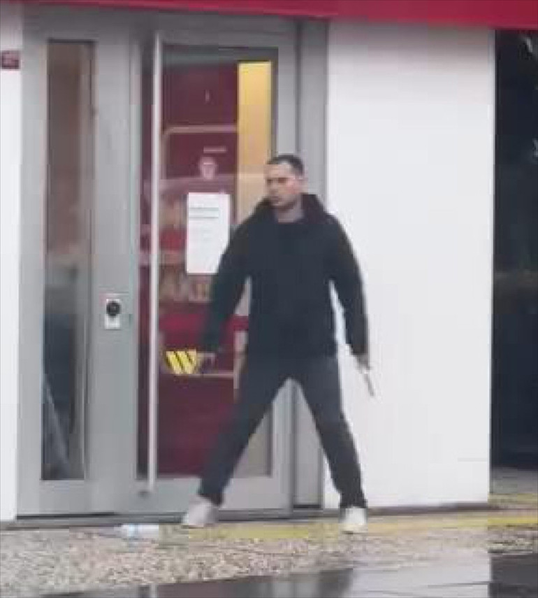 Beşiktaşta silahla banka basan şüphelinin ifadesi ortaya çıktı Operasyondan yeni görüntüler...
