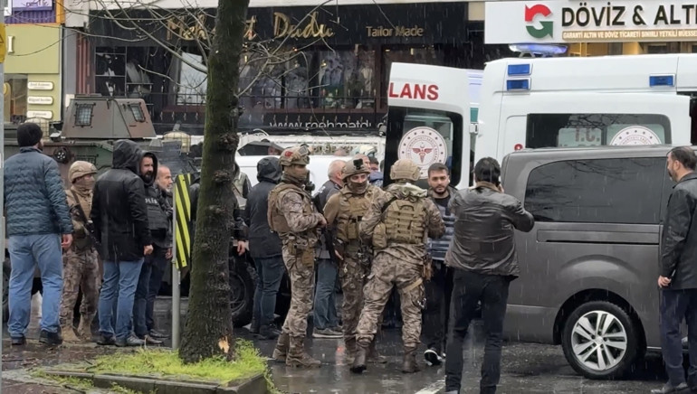 Beşiktaşta silahla banka basan şüphelinin ifadesi ortaya çıktı Operasyondan yeni görüntüler...