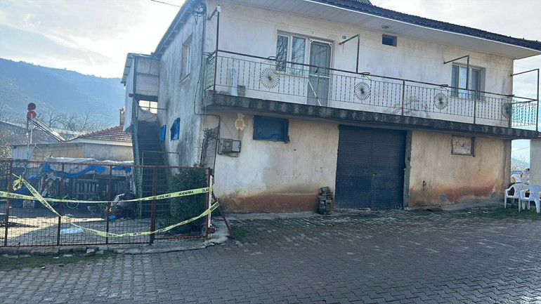 Manisada vahşet Boşanma aşamasındaki eşi ile ailesinin yaşadığı evi bastı: 1i çocuk 4 kişiyi katletti