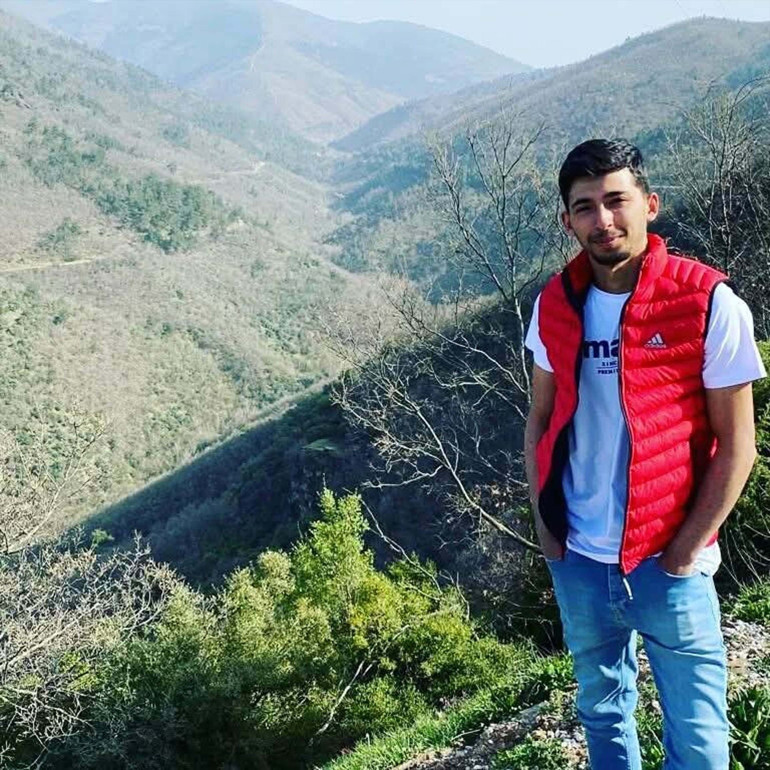Manisada vahşet Boşanma aşamasındaki eşi ile ailesinin yaşadığı evi bastı: 1i çocuk 4 kişiyi katletti